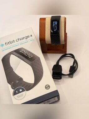 Fitbit Charge 4, Full set, excellent, Charger included, Tested